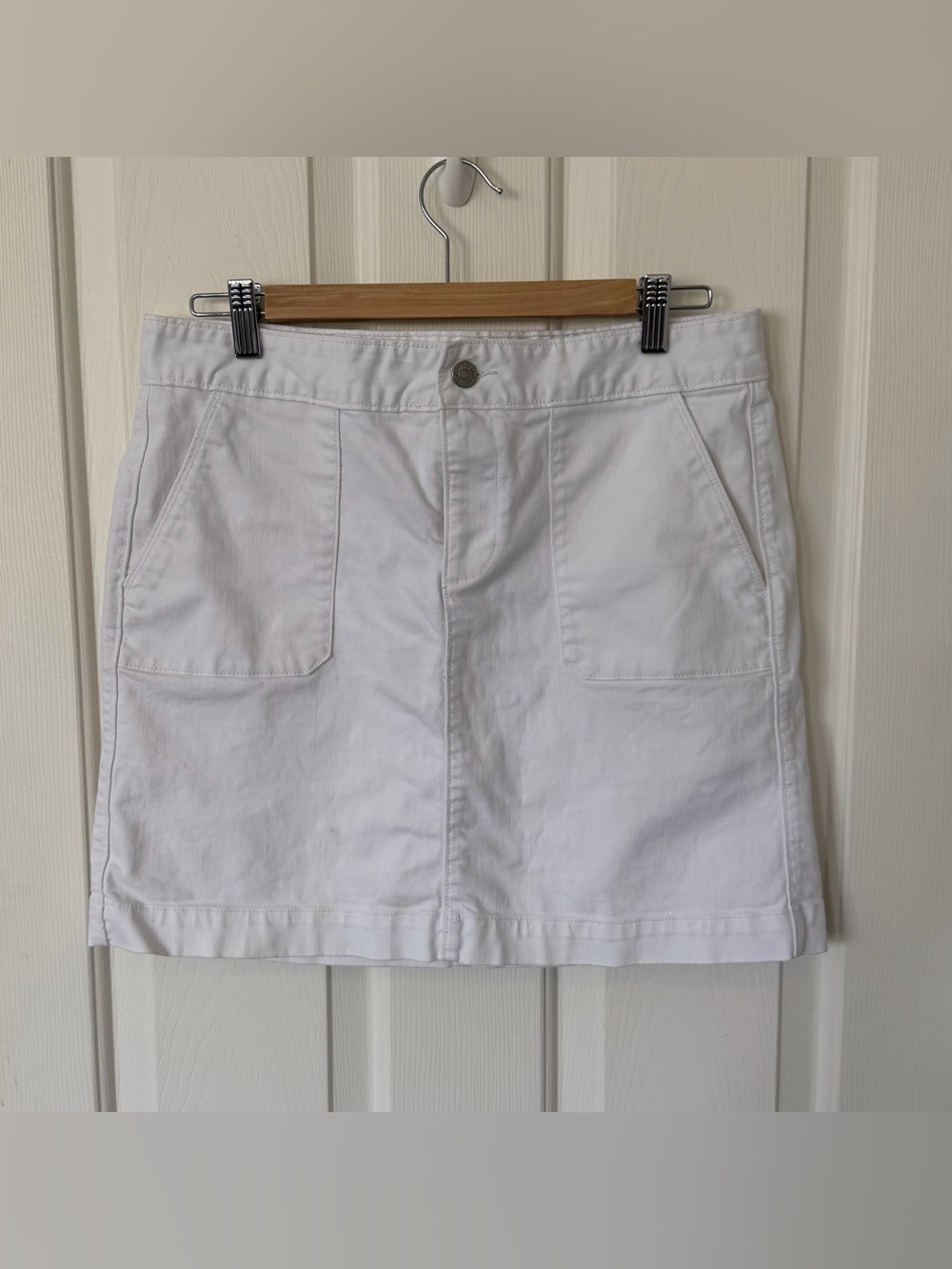 LOFT White Mini Skirt with Front Pockets